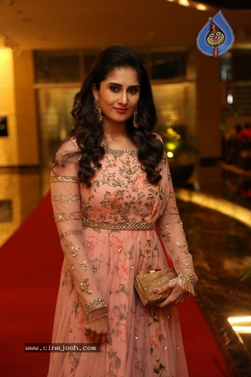 Actress Shamili Photos - 16 / 20 photos