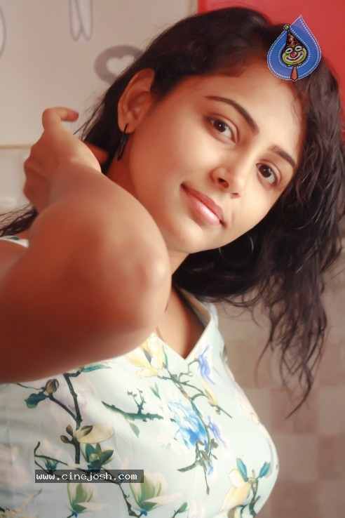 Actress Subiksha Stills - 5 / 11 photos