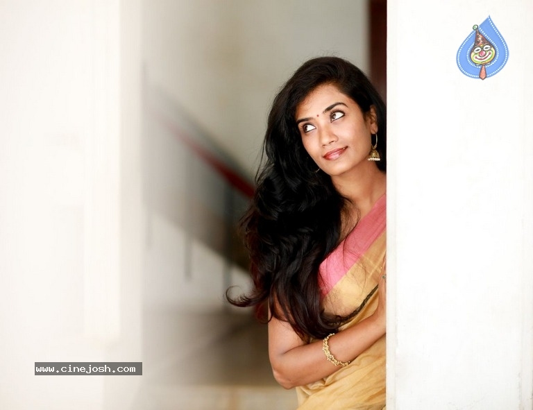 Actress Tanvi Photoshoot - 12 / 18 photos