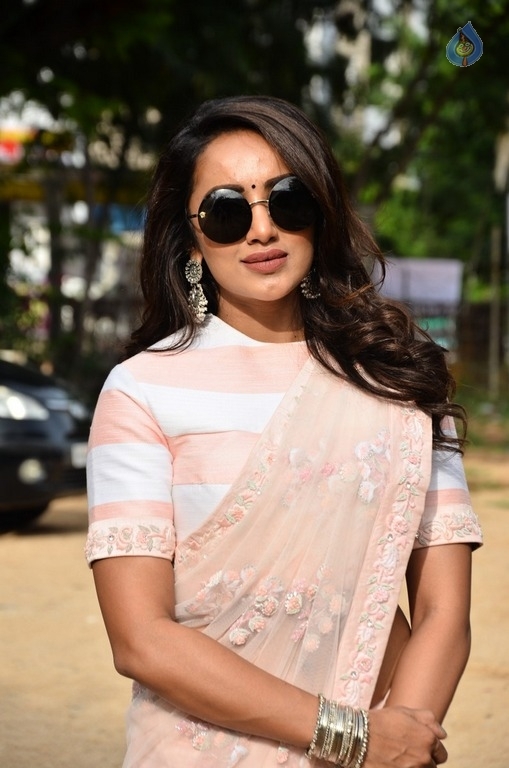 Actress Tejaswi Madivada Photos - 8 / 18 photos