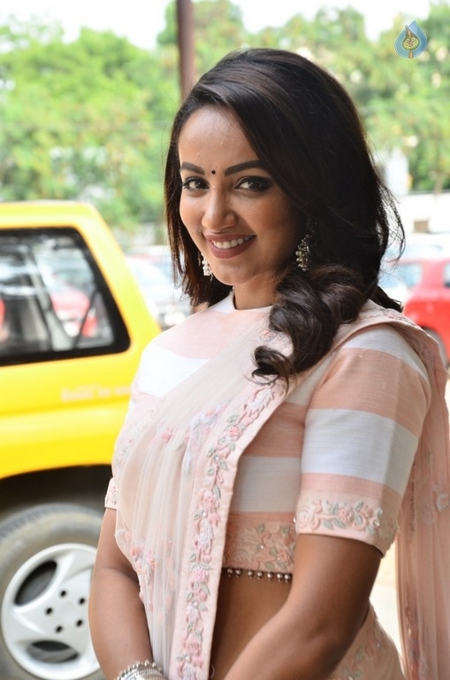 Actress Tejaswi Madivada Photos - 10 / 18 photos