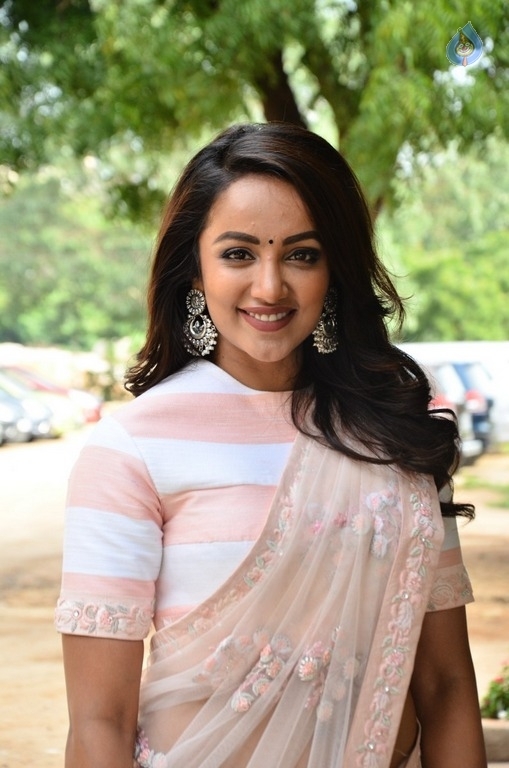 Actress Tejaswi Madivada Photos - 18 / 18 photos