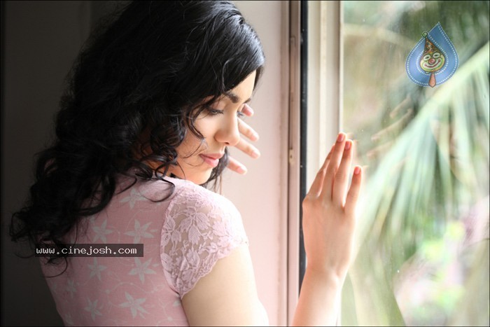 Adah Sharma Gallery - 7 / 9 photos