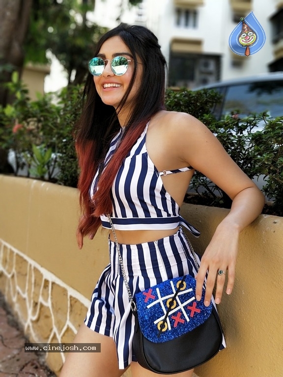 Adah Sharma Images - 2 / 8 photos