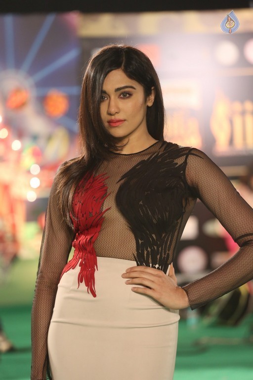 Adah Sharma Photos - 5 / 26 photos