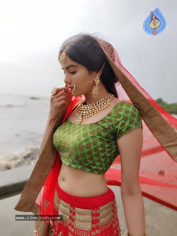 Adah Sharma Photoshoot - 1 / 5 photos