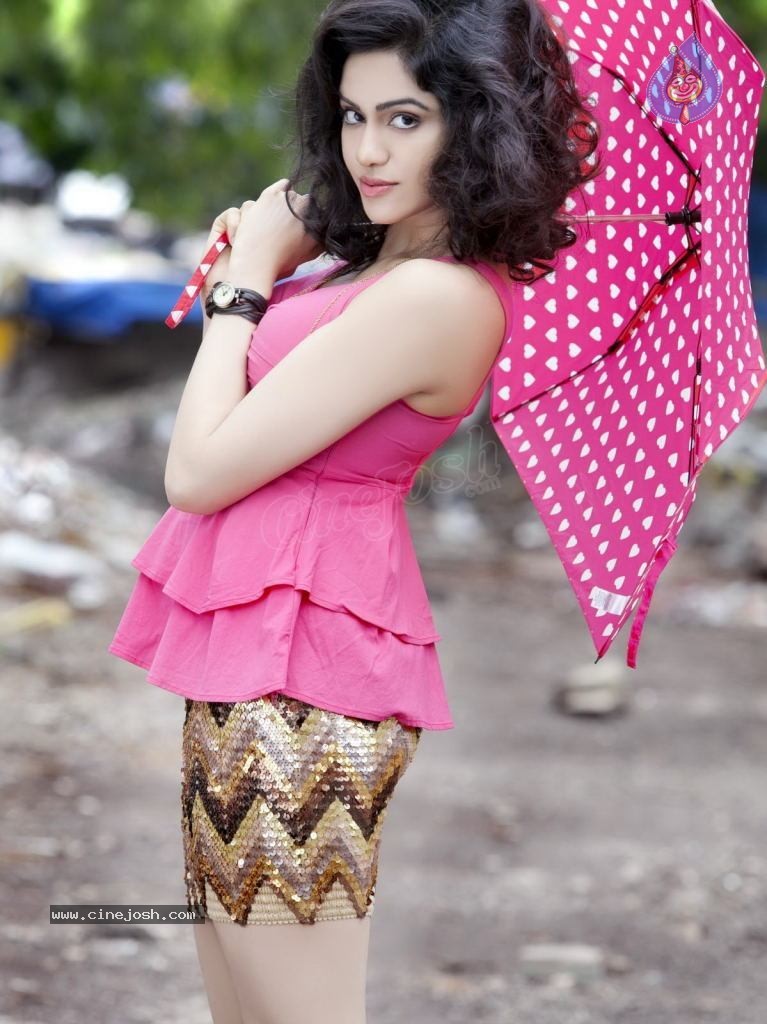 Adah Sharma Pics - 7 / 11 photos