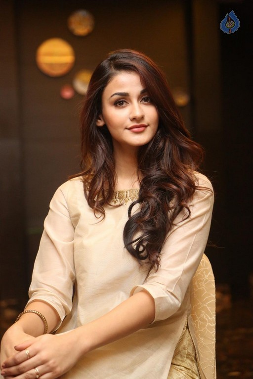 Aditi Arya Images - 12 / 34 photos