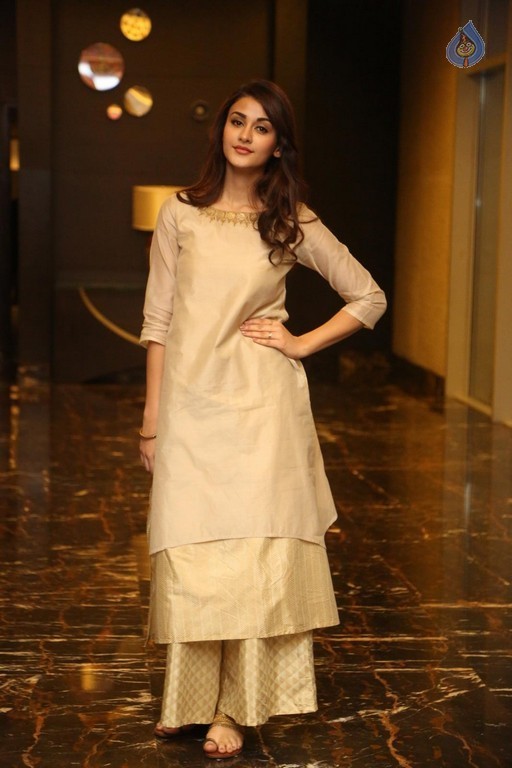 Aditi Arya Images - 26 / 34 photos