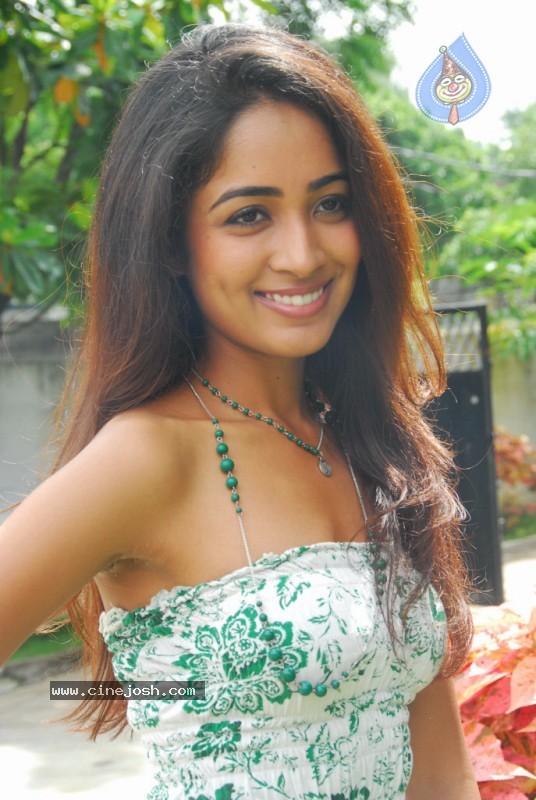 Aditi Gallery - 5 / 77 photos