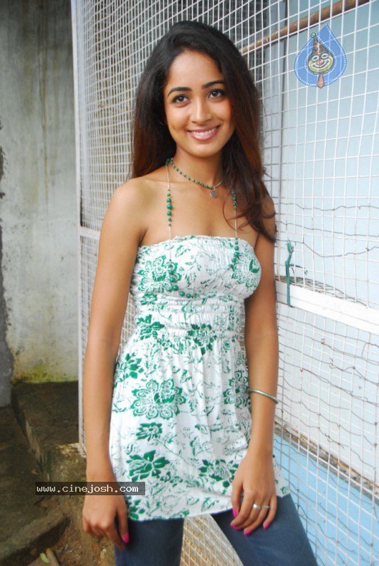 Aditi Gallery - 60 / 77 photos