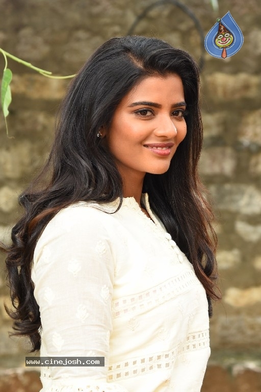 Aishwarya Rajesh Photos - 4 / 21 photos