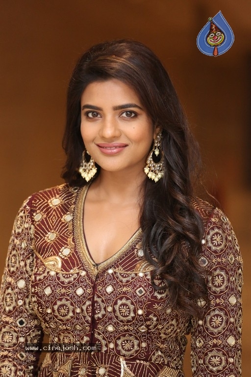 Aishwarya Rajesh Photos - 11 / 16 photos