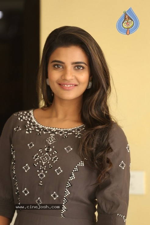 Aishwarya Rajesh Photos - 9 / 21 photos