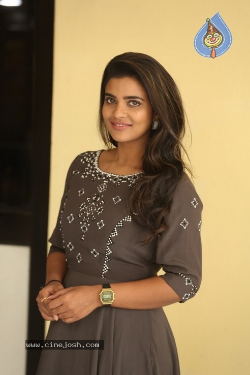 Aishwarya Rajesh Photos - 11 / 21 photos