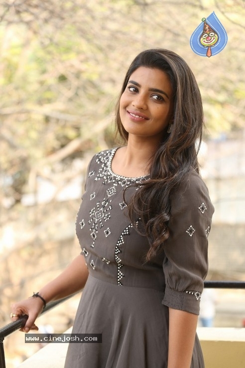 Aishwarya Rajesh Photos - 15 / 21 photos