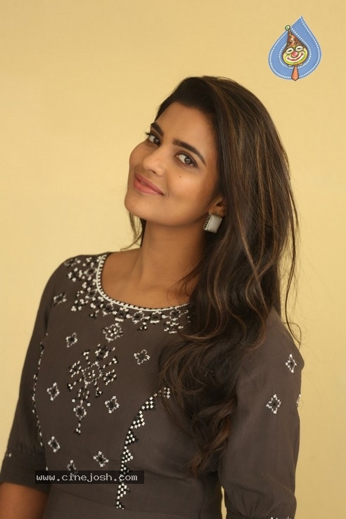 Aishwarya Rajesh Photos - 18 / 21 photos