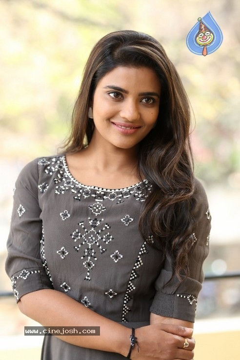 Aishwarya Rajesh Photos - 19 / 21 photos