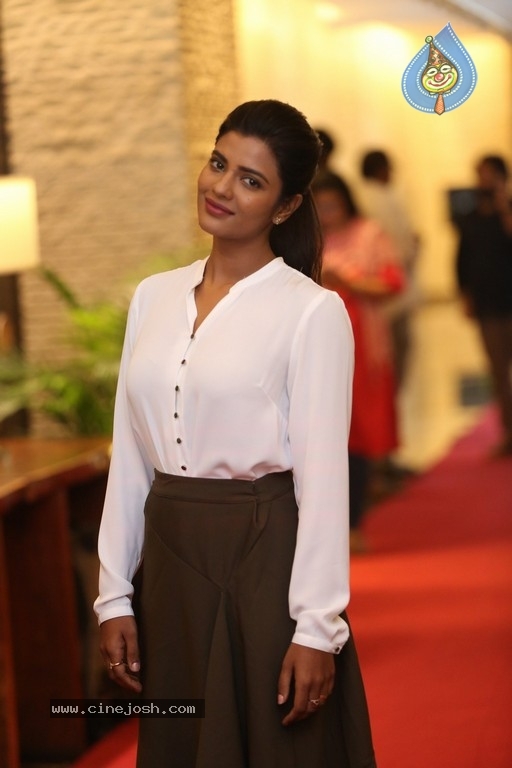 Aishwarya Rajesh Stills - 1 / 17 photos