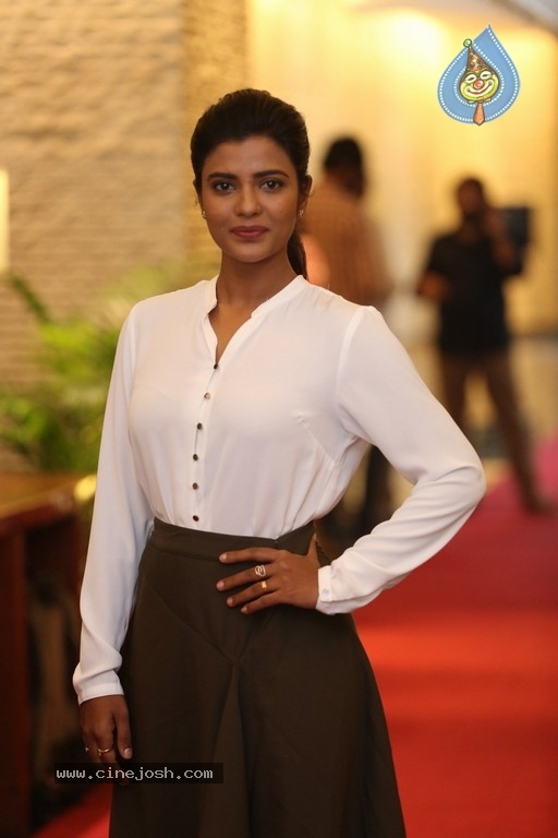 Aishwarya Rajesh Stills - 7 / 17 photos