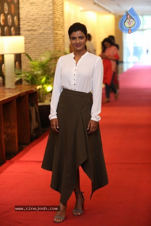 Aishwarya Rajesh Stills - 8 / 17 photos