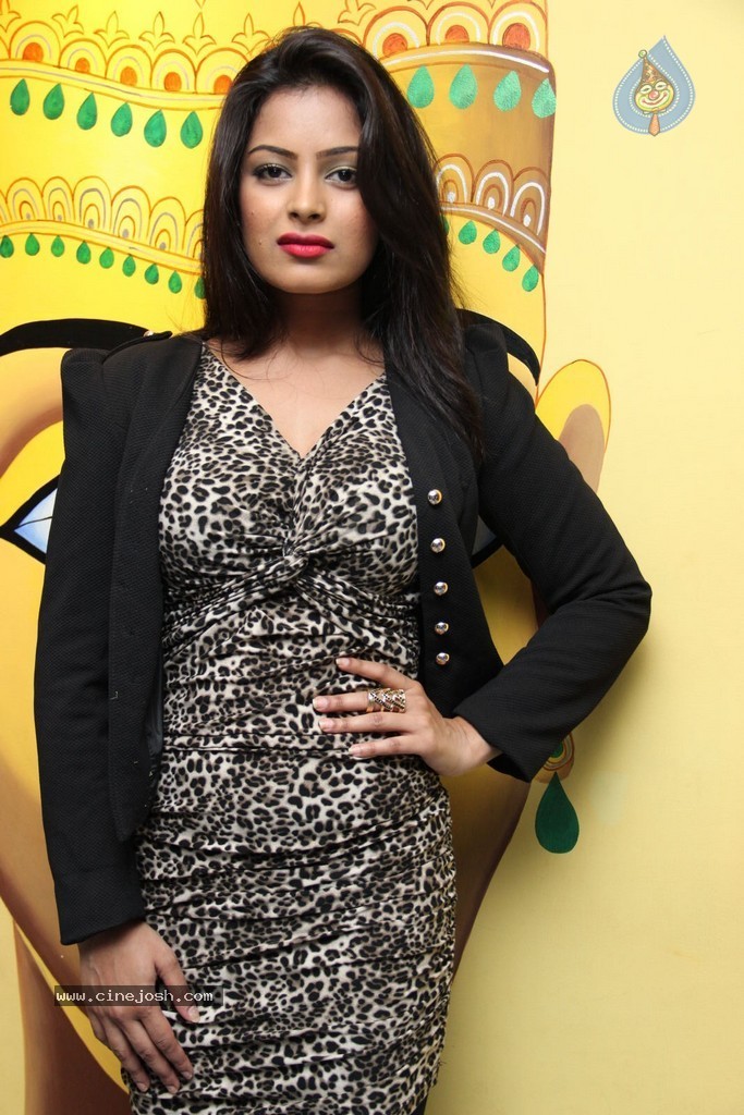 Akanksha Mohan Stills - 22 / 41 photos