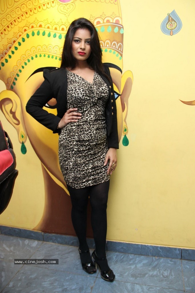 Akanksha Mohan Stills - 38 / 41 photos