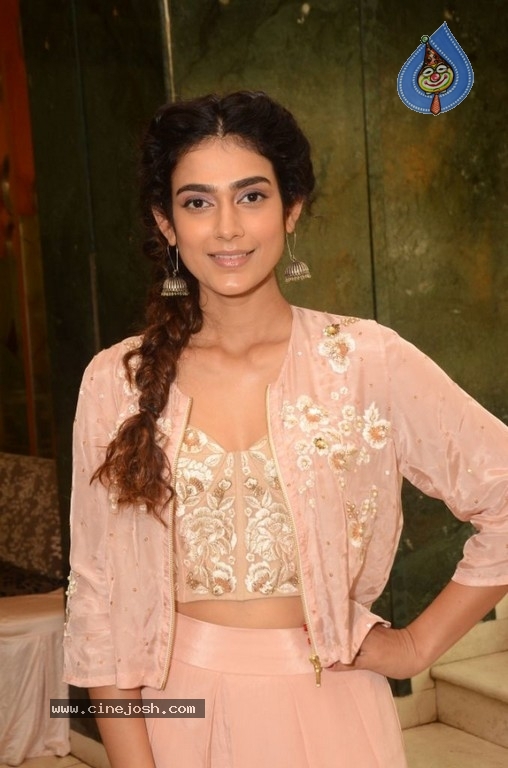 Aakanksha Singh Photos - 14 / 21 photos