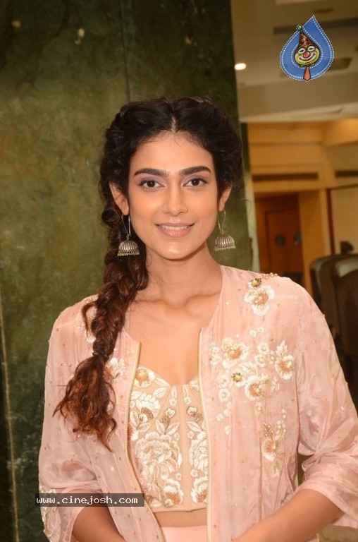 Aakanksha Singh Photos - 20 / 21 photos