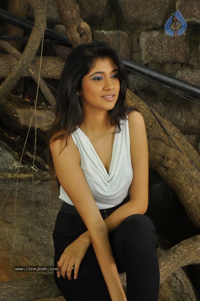 Akhila Hot Stills - 5 / 106 photos