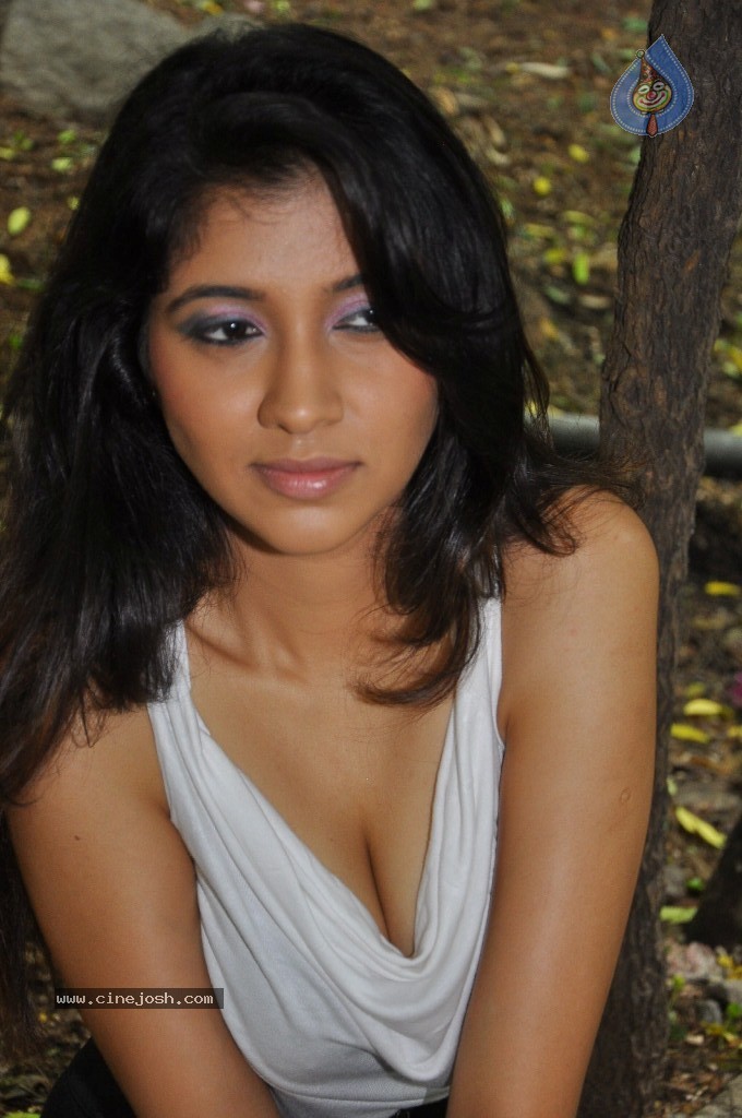 Akhila Hot Stills - 17 / 106 photos