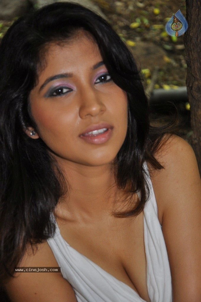 Akhila Hot Stills - 19 / 106 photos