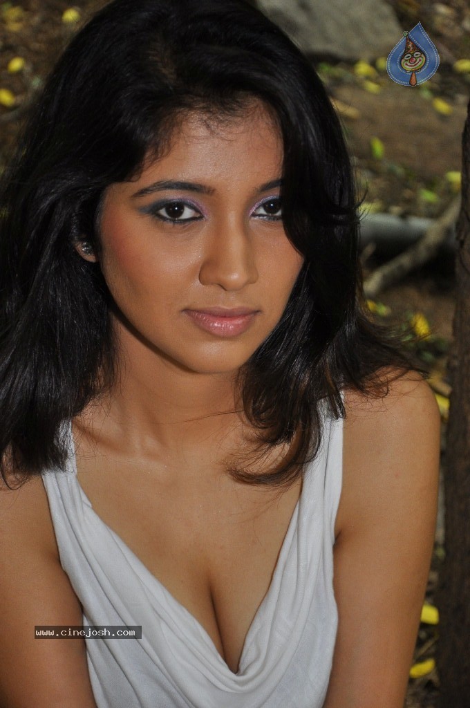 Akhila Hot Stills - 23 / 106 photos