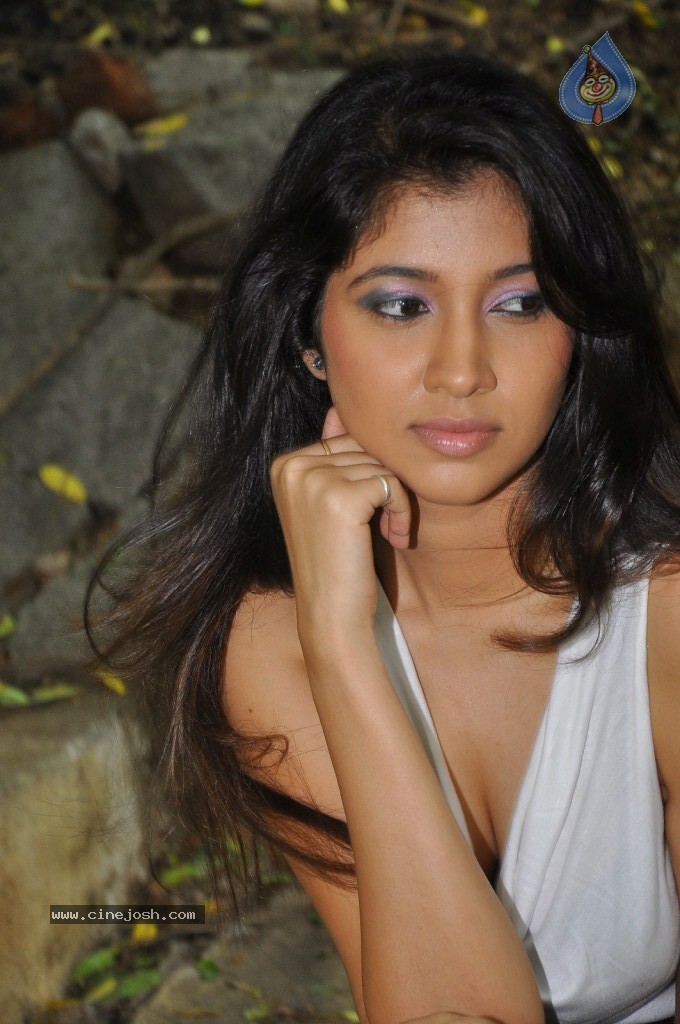 Akhila Hot Stills - 38 / 106 photos