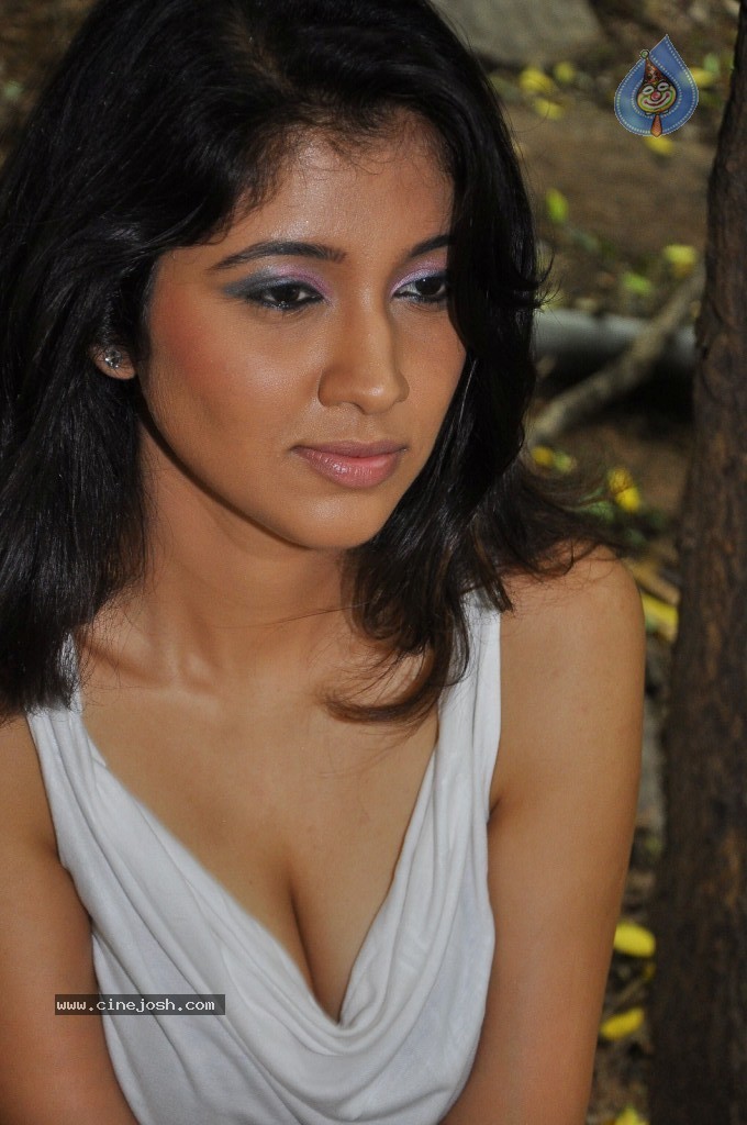 Akhila Hot Stills - 74 / 106 photos