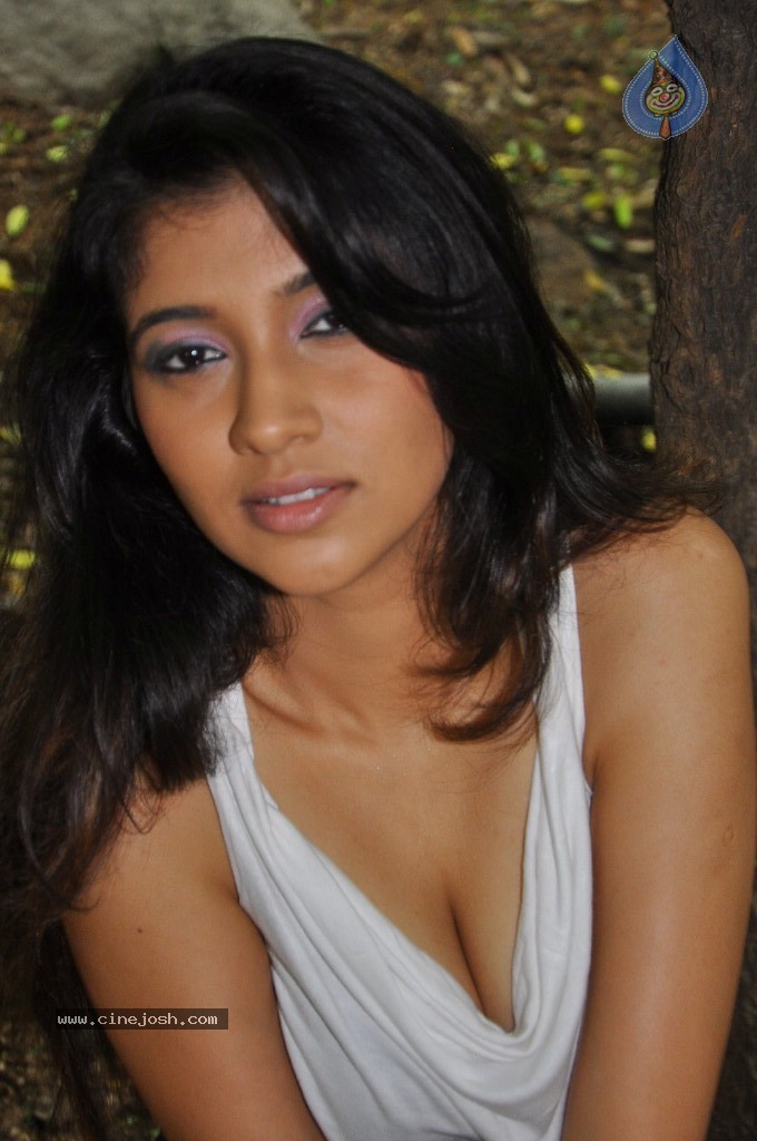 Akhila Hot Stills - 89 / 106 photos