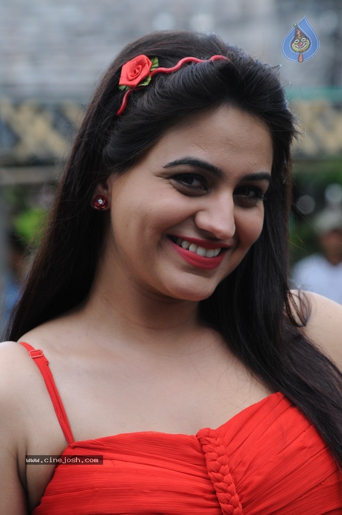 Aksha Hot Gallery - 31 / 66 photos