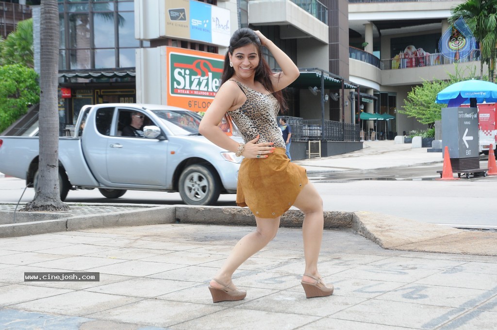 Aksha Hot Gallery - 39 / 66 photos