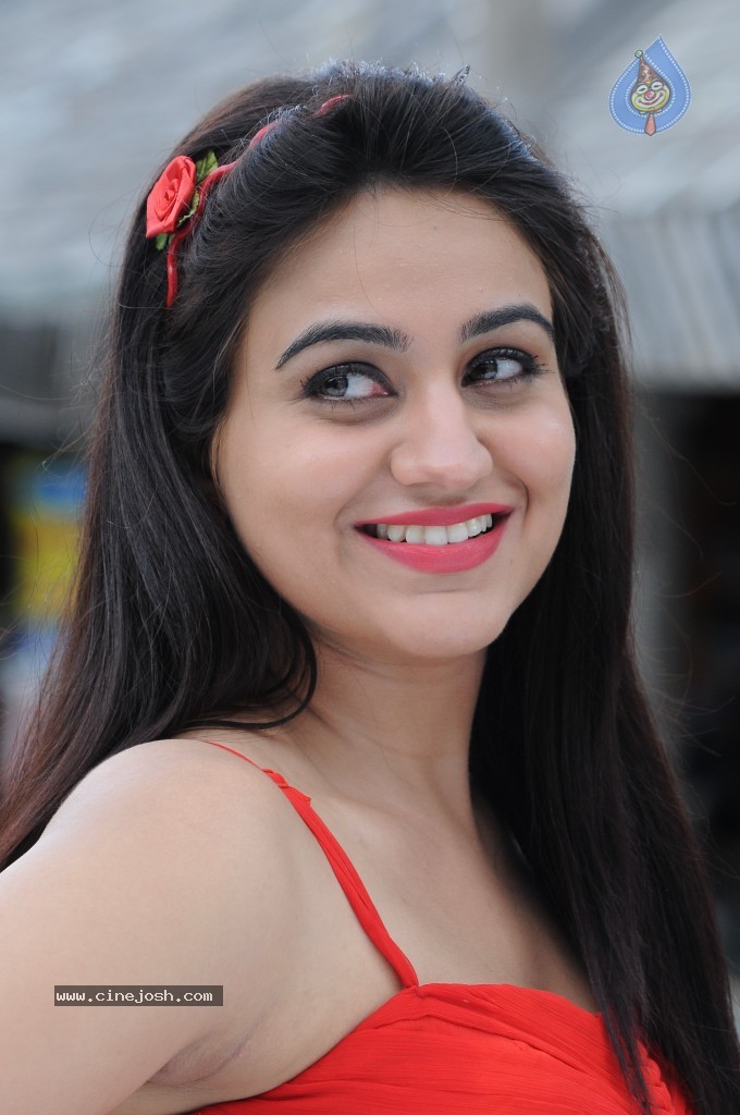 Aksha Hot Gallery - 42 / 66 photos