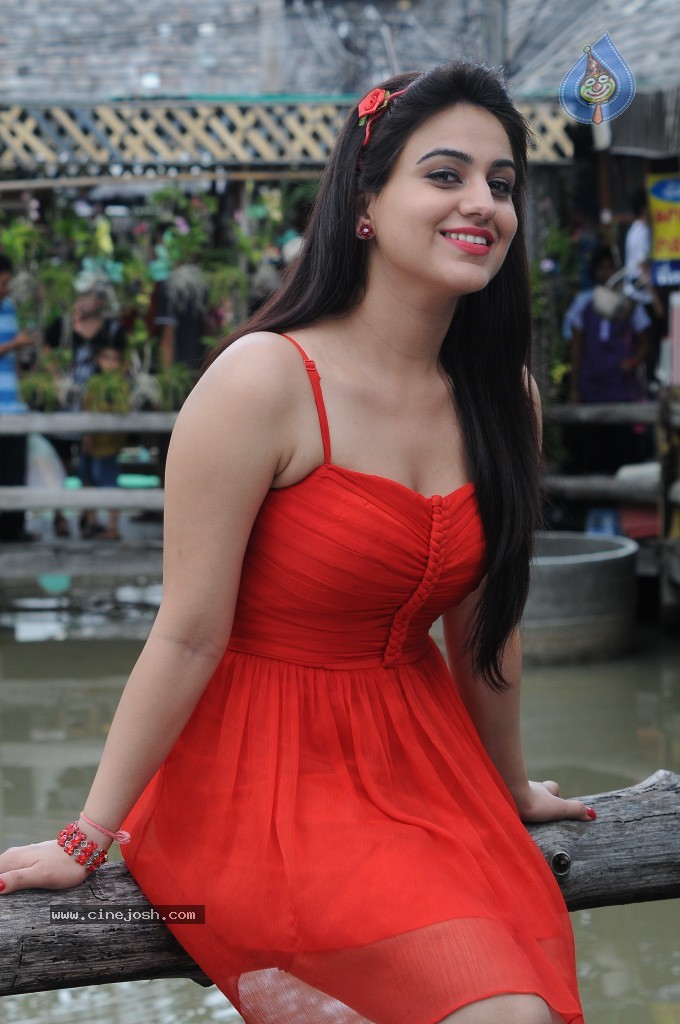 Aksha Hot Gallery - 65 / 66 photos