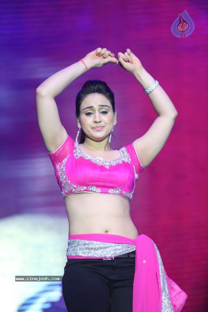 Aksha Hot Gallery - 7 / 53 photos