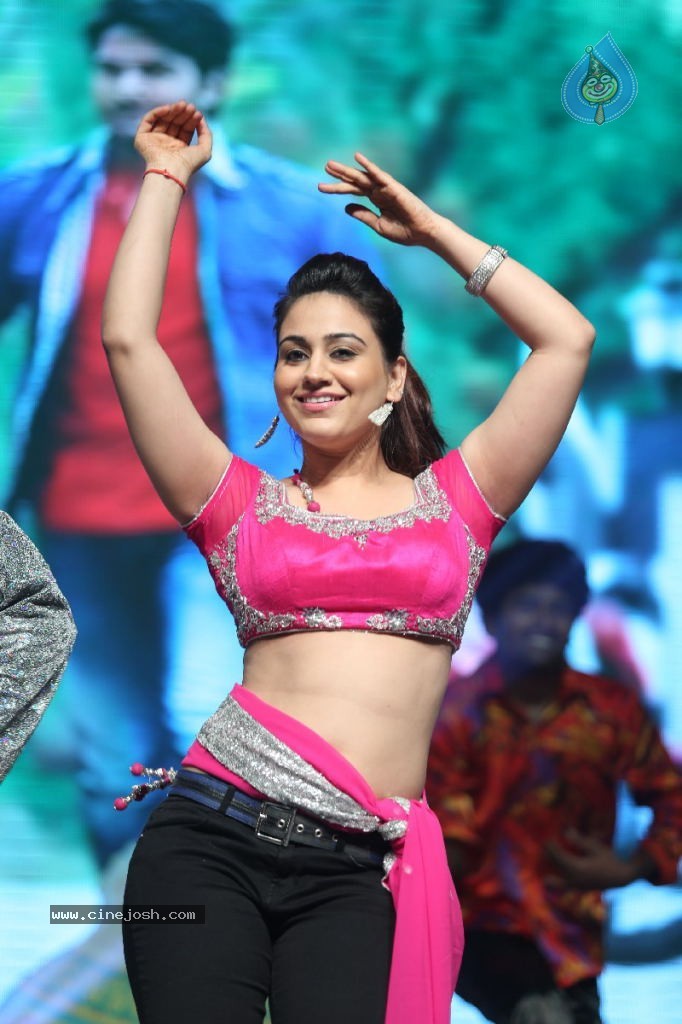 Aksha Hot Gallery - 24 / 53 photos