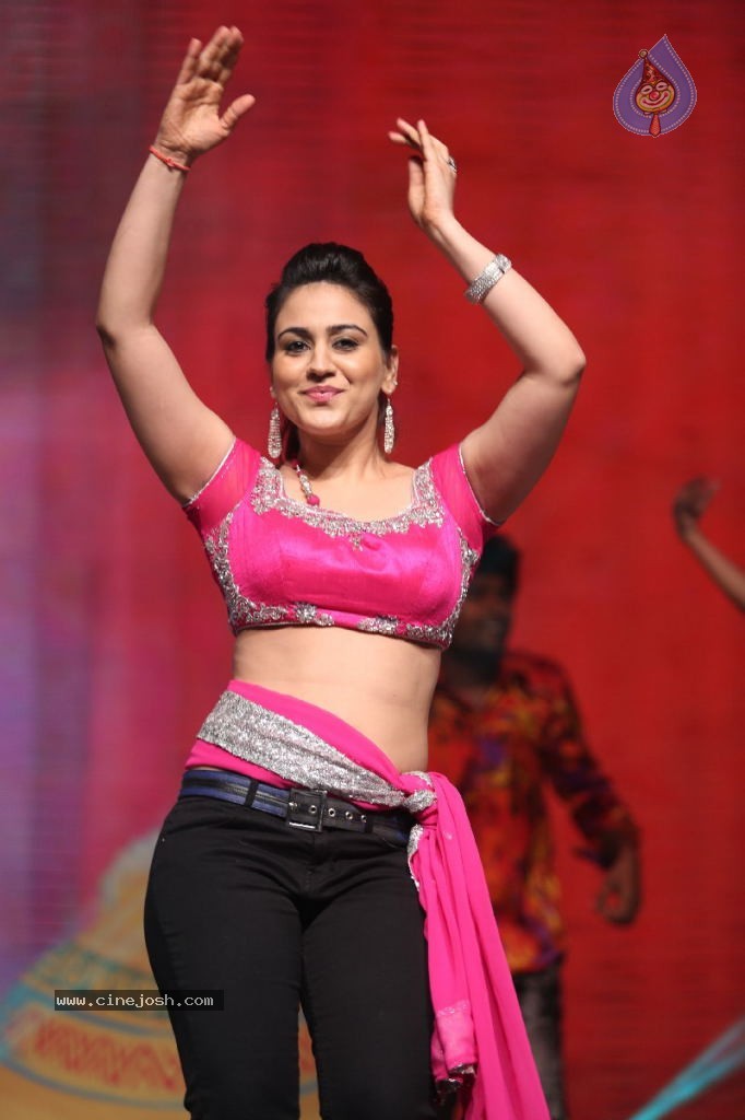 Aksha Hot Gallery - 25 / 53 photos