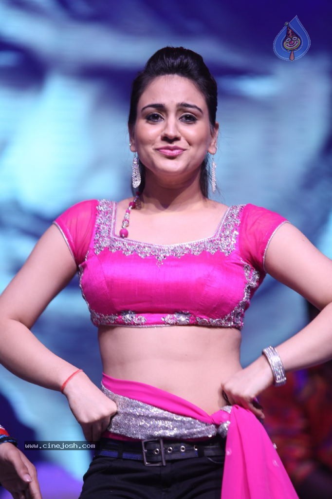 Aksha Hot Gallery - 26 / 53 photos