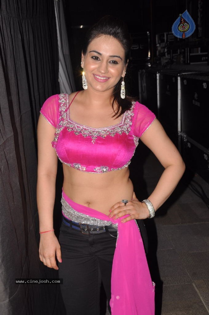 Aksha Hot Gallery - 33 / 53 photos