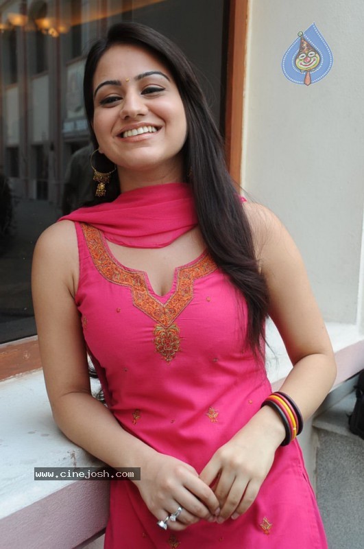 Aksha Latest Gallery - 13 / 42 photos