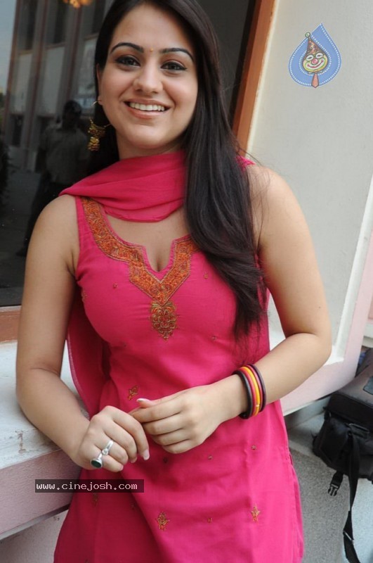 Aksha Latest Gallery - 22 / 42 photos