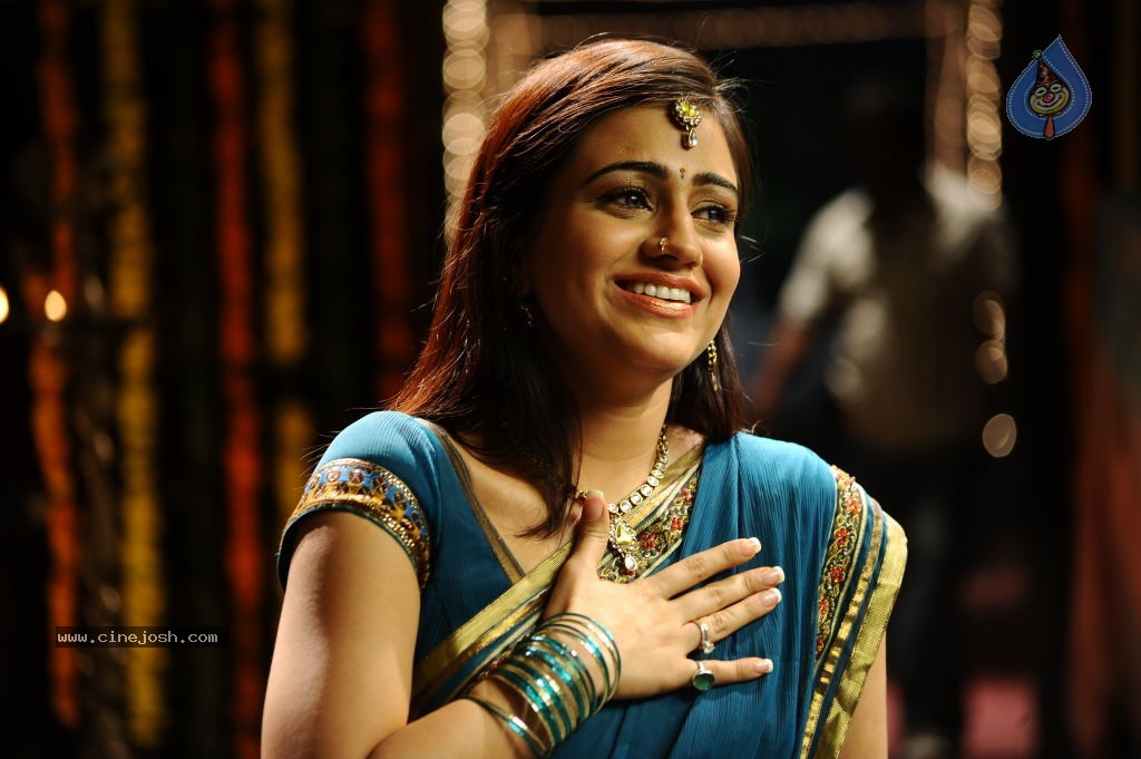 Aksha Latest Gallery - 21 / 42 photos