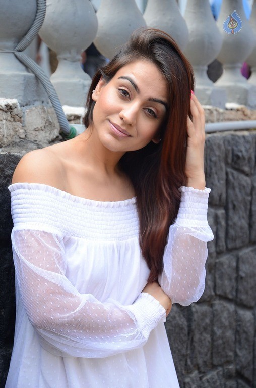 Aksha Latest Gallery - 28 / 34 photos