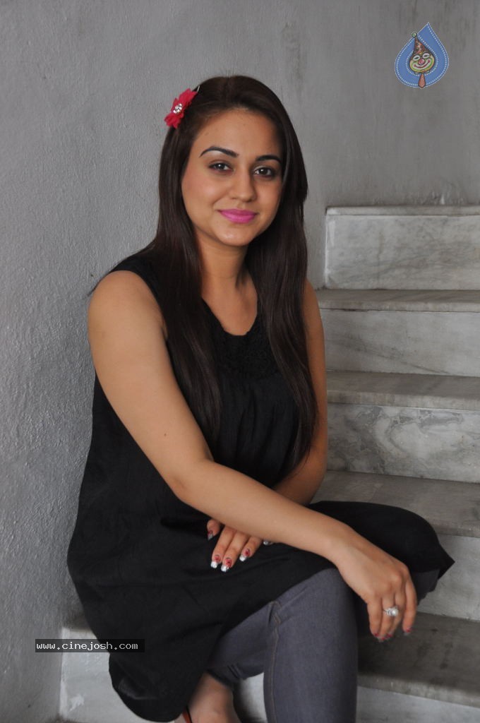 Aksha Latest Photos - 14 / 50 photos